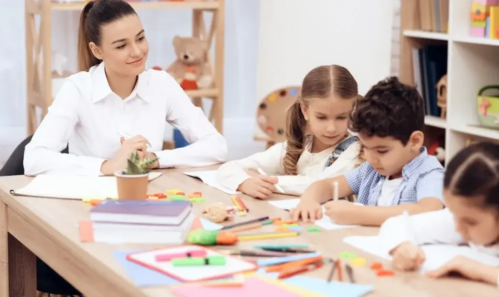 Integracyjna szkoła podstawowa: jak wspierać dzieci z różnymi potrzebami edukacyjnymi