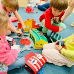 Grupy integracyjne w przedszkolu: Jak wspierać rozwój każdego dziecka?