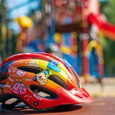 Kask dla 4-latka: Bezpieczeństwo podczas aktywności na kółkach