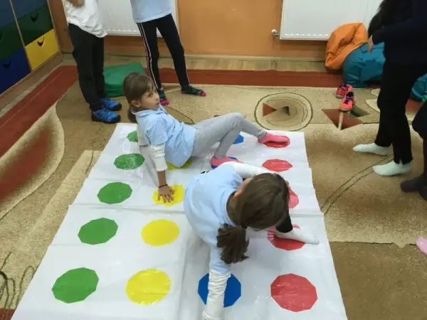Zabawy integracyjne dla klas 1-3: Magiczne sposoby na zgrany zespół w szkole